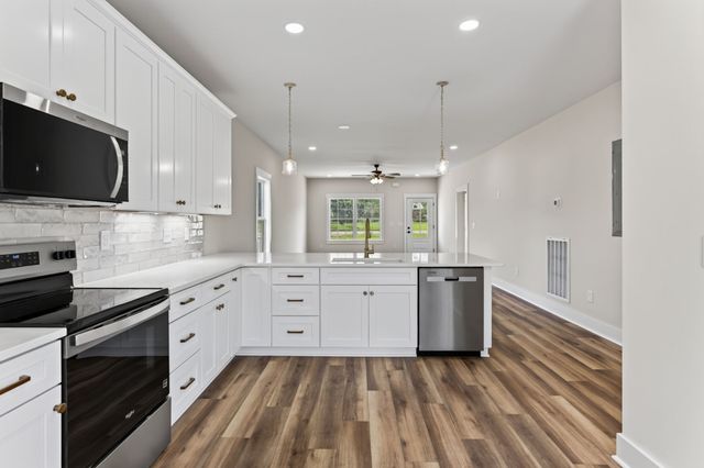 3631 Greenhaw Rd, Decherd, TN 37324