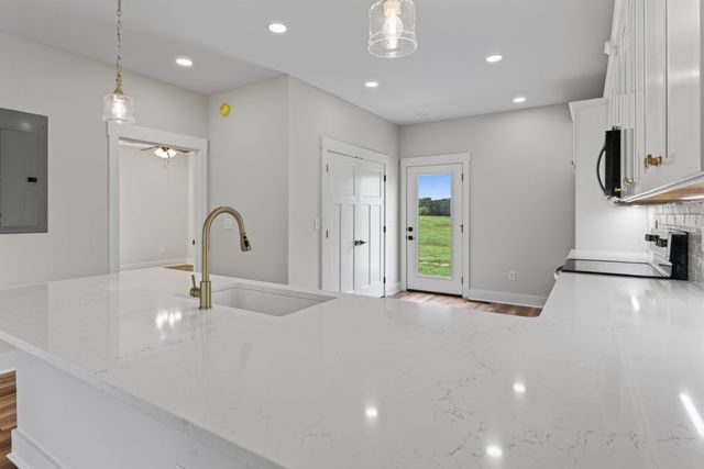 3631 Greenhaw Rd, Decherd, TN 37324