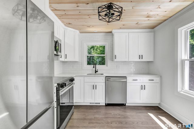 21 Meadow Street, Milford, CT 06460