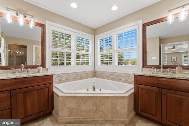 7 LOCKHART DR, Garnet Valley, PA 19060