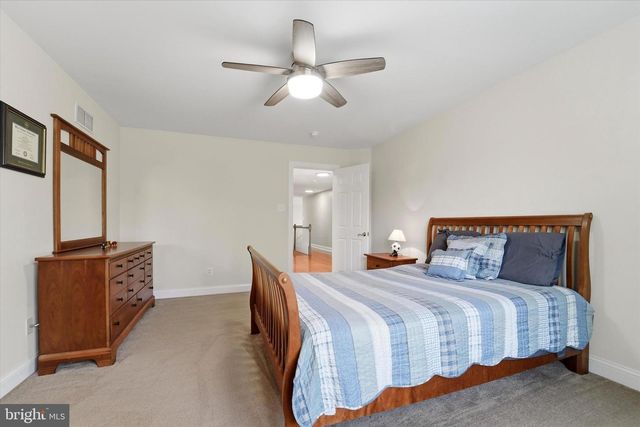 7 LOCKHART DR, Garnet Valley, PA 19060