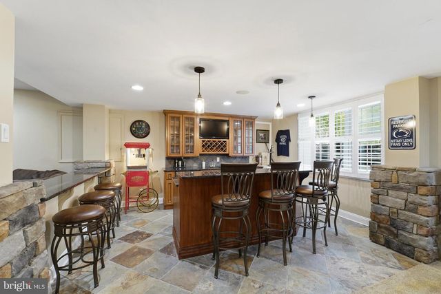 7 LOCKHART DR, Garnet Valley, PA 19060
