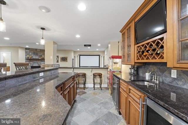 7 LOCKHART DR, Garnet Valley, PA 19060