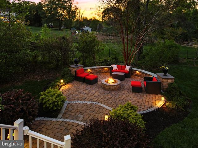 7 LOCKHART DR, Garnet Valley, PA 19060