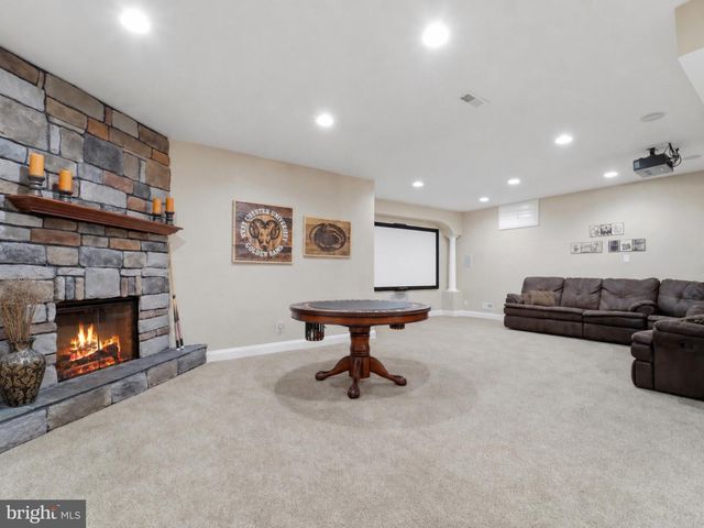 7 LOCKHART DR, Garnet Valley, PA 19060