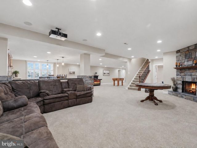 7 LOCKHART DR, Garnet Valley, PA 19060
