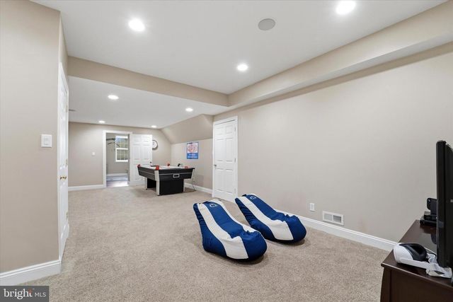 7 LOCKHART DR, Garnet Valley, PA 19060