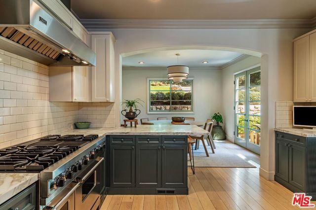 1136 N Doheny Drive, Los Angeles, CA 90069