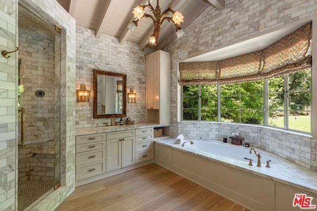 1136 N Doheny Drive, Los Angeles, CA 90069