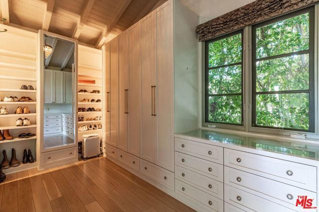 1136 N Doheny Drive, Los Angeles, CA 90069