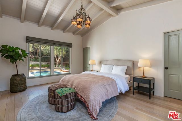 1136 N Doheny Drive, Los Angeles, CA 90069
