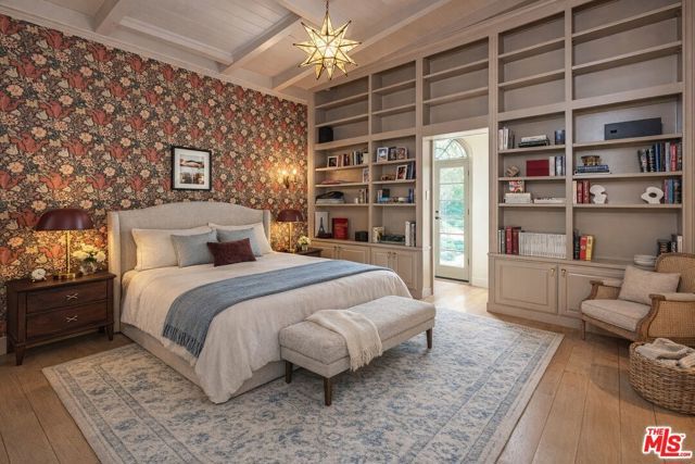 1136 N Doheny Drive, Los Angeles, CA 90069