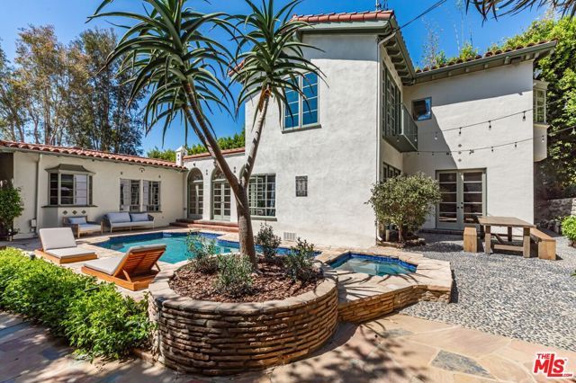 1136 N Doheny Drive, Los Angeles, CA 90069