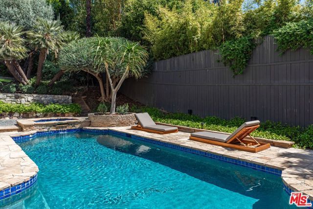 1136 N Doheny Drive, Los Angeles, CA 90069