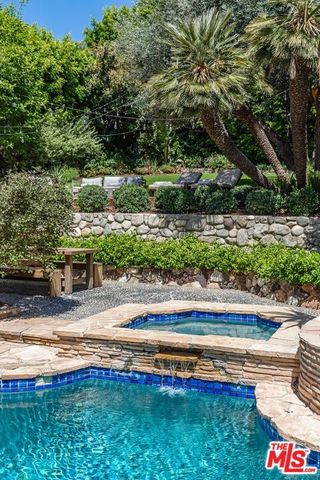1136 N Doheny Drive, Los Angeles, CA 90069