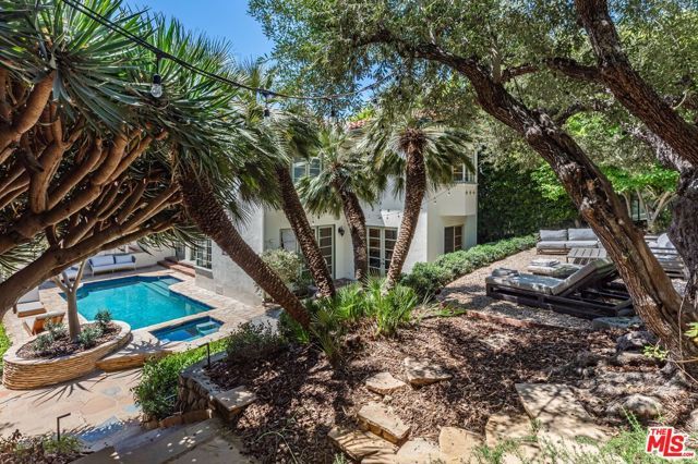 1136 N Doheny Drive, Los Angeles, CA 90069