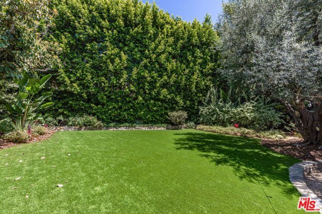 1136 N Doheny Drive, Los Angeles, CA 90069