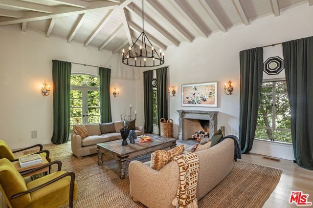 1136 N Doheny Drive, Los Angeles, CA 90069