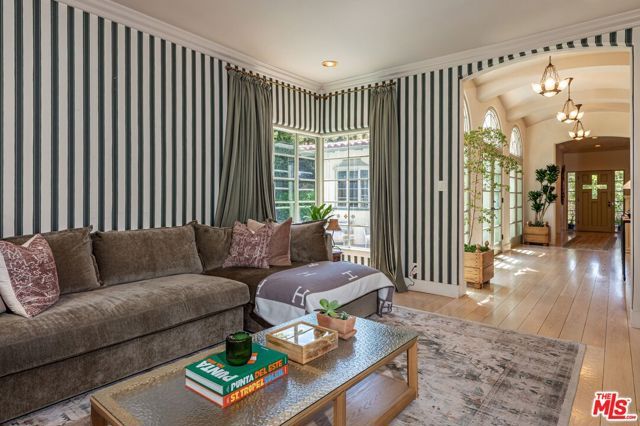 1136 N Doheny Drive, Los Angeles, CA 90069
