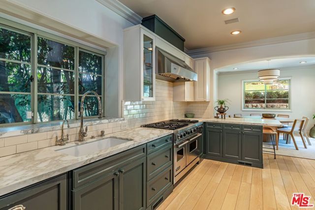 1136 N Doheny Drive, Los Angeles, CA 90069