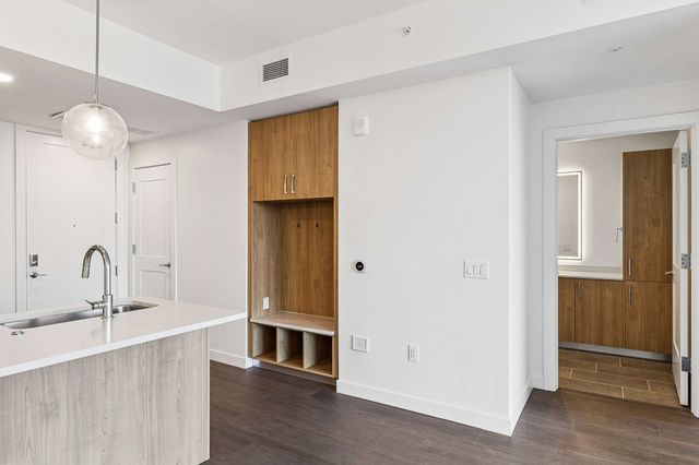 1212 Demonbreun St Apt 1114, Nashville, TN 37203