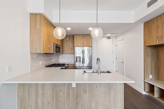 1212 Demonbreun St Apt 1114, Nashville, TN 37203
