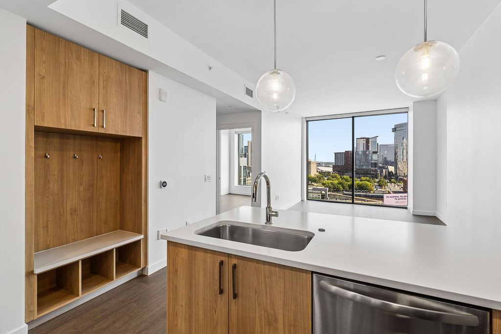 1212 Demonbreun St Apt 1114, Nashville, TN 37203