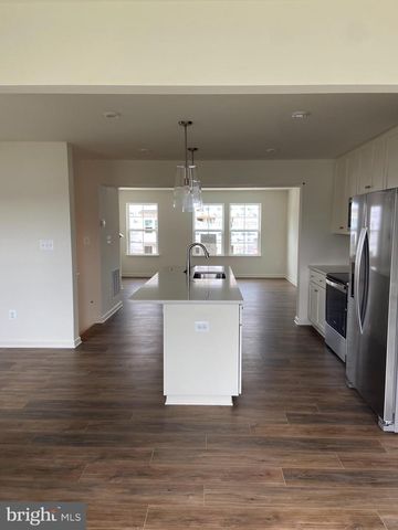 263 CLIFTON MNR, Falling Waters, WV 25419