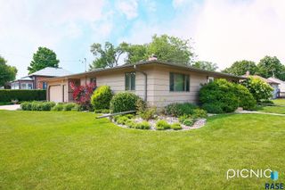 429 S Elm St, Lennox, SD 57039