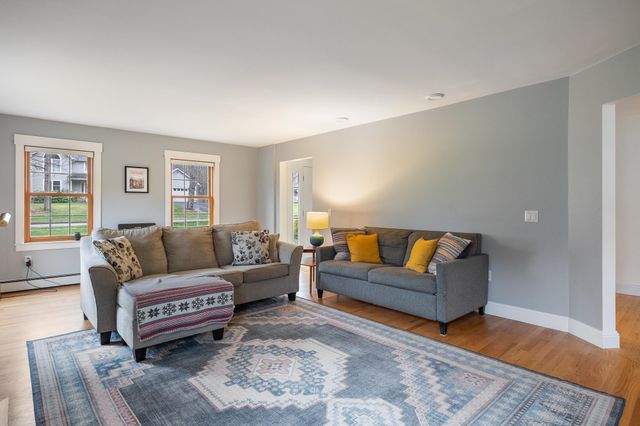10 Hagan Drive, Essex, VT 05452