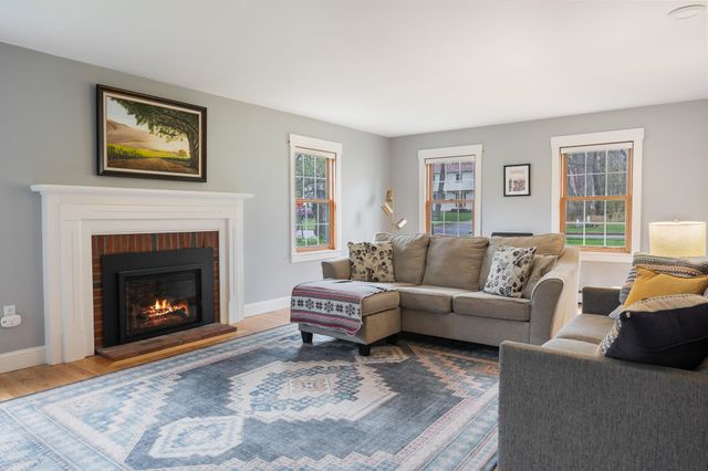 10 Hagan Drive, Essex, VT 05452