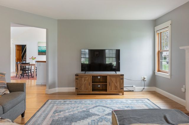 10 Hagan Drive, Essex, VT 05452