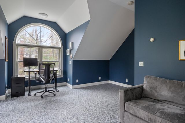 10 Hagan Drive, Essex, VT 05452