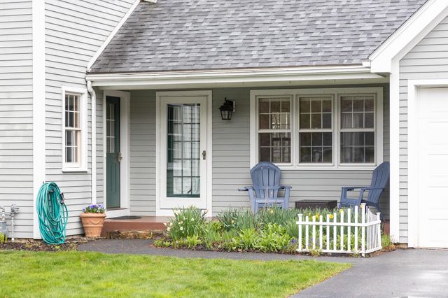 10 Hagan Drive, Essex, VT 05452