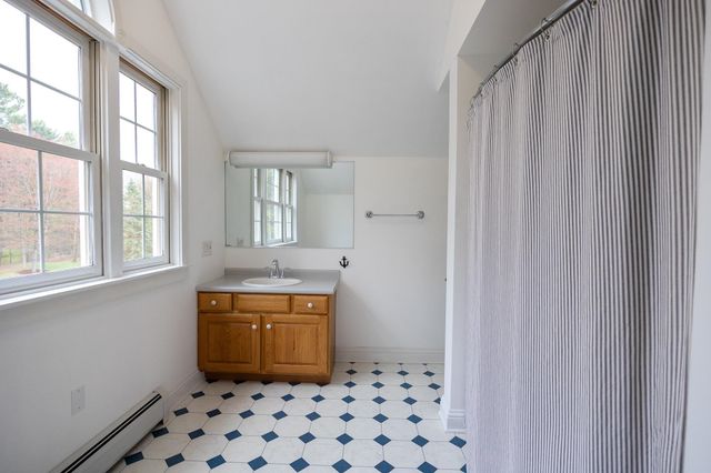10 Hagan Drive, Essex, VT 05452
