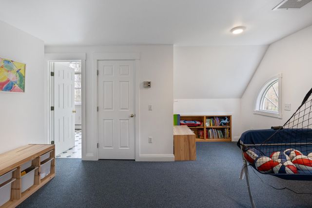 10 Hagan Drive, Essex, VT 05452