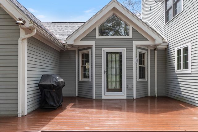 10 Hagan Drive, Essex, VT 05452