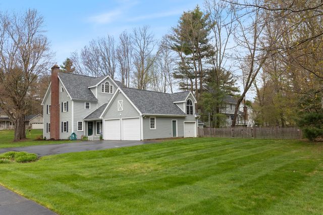 10 Hagan Drive, Essex, VT 05452