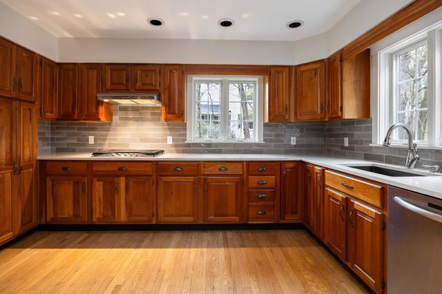 10 Hagan Drive, Essex, VT 05452