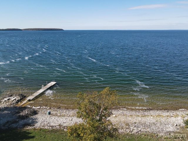 7005 Mm.5 Lane, Garden, MI 49835