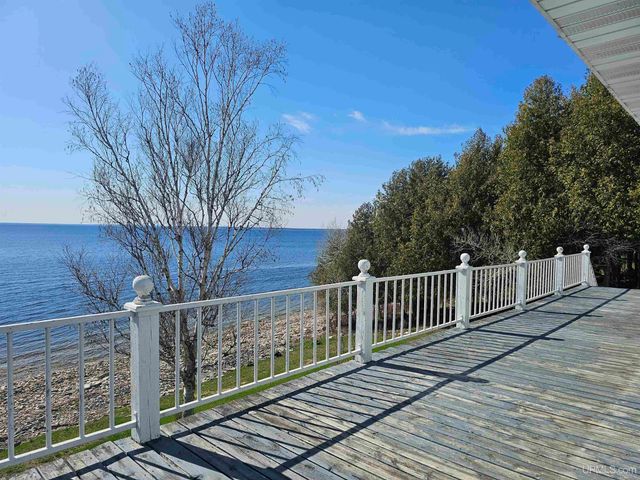 7005 Mm.5 Lane, Garden, MI 49835