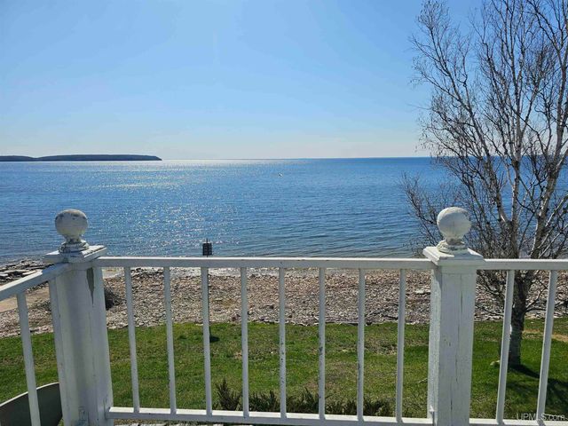 7005 Mm.5 Lane, Garden, MI 49835