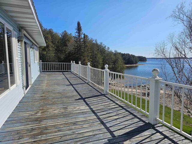 7005 Mm.5 Lane, Garden, MI 49835