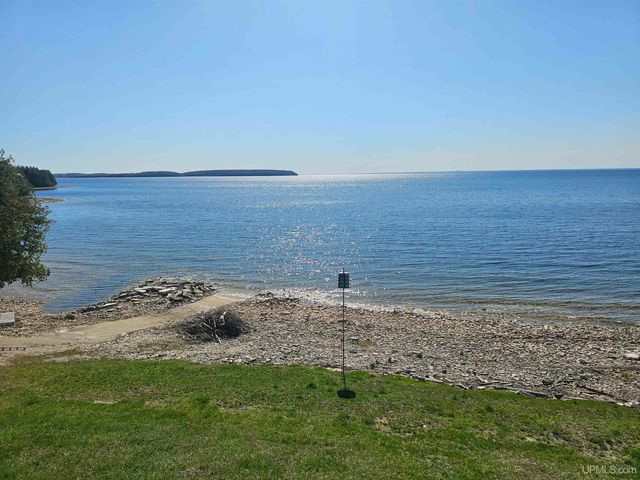 7005 Mm.5 Lane, Garden, MI 49835