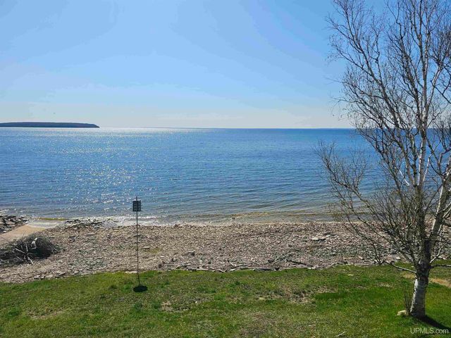 7005 Mm.5 Lane, Garden, MI 49835