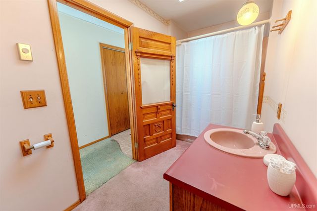 7005 Mm.5 Lane, Garden, MI 49835