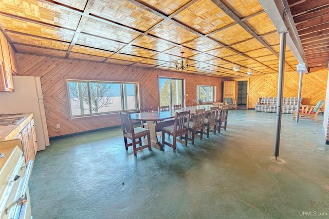 7005 Mm.5 Lane, Garden, MI 49835