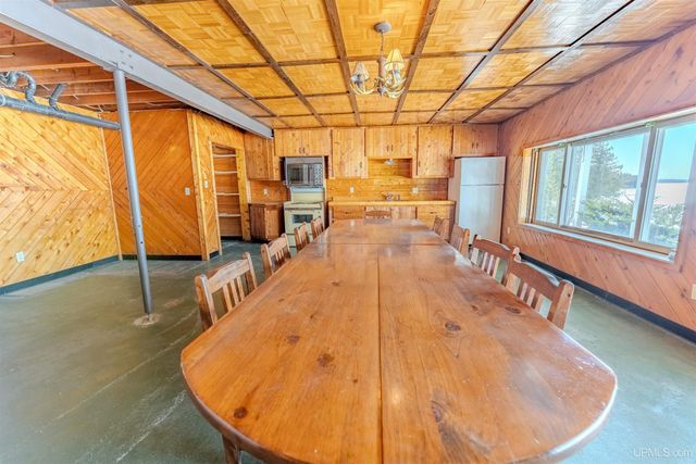 7005 Mm.5 Lane, Garden, MI 49835