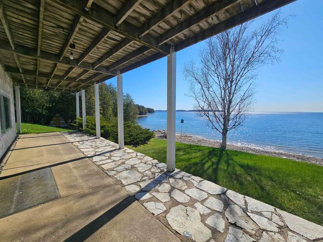 7005 Mm.5 Lane, Garden, MI 49835