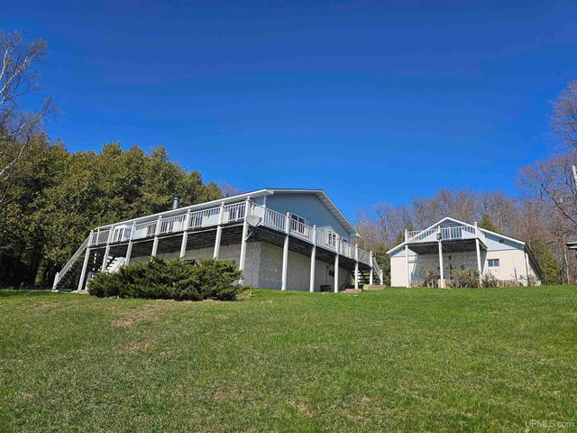 7005 Mm.5 Lane, Garden, MI 49835